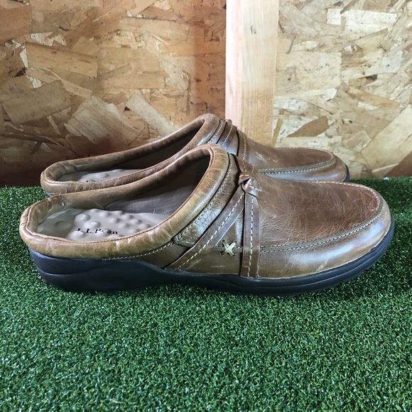 LL Bean Brown Tan Leather Slip On Mules Women’s 9 Made in Brazil - Picture 4 of 9